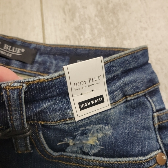 JUDY BLUE Boyfriend Fit Jeans Distressed Medium Wash Stretch Women's Size 24 / 0 - Picture 4 of 12